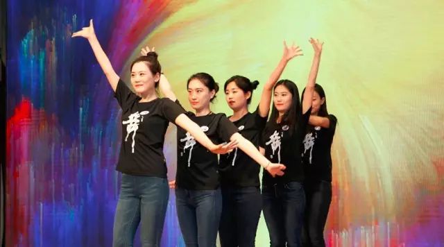 公司舉行圓夢藝術(shù)團成立大會暨首批節(jié)目展演4.jpg 公司舉行圓夢藝術(shù)團成立大會暨首批節(jié)目展演4.jpg