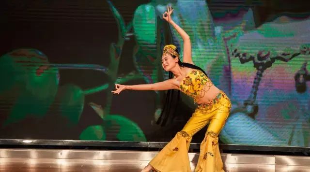 公司舉行圓夢藝術(shù)團成立大會暨首批節(jié)目展演8.jpg 公司舉行圓夢藝術(shù)團成立大會暨首批節(jié)目展演8.jpg